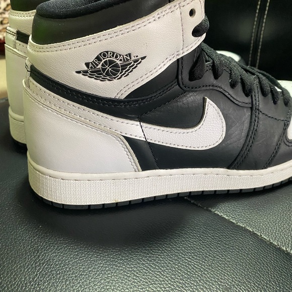 Kids Nike Air Jordan 1 Retro High Black and White Sneakers Size 7Y - Picture 7 of 11